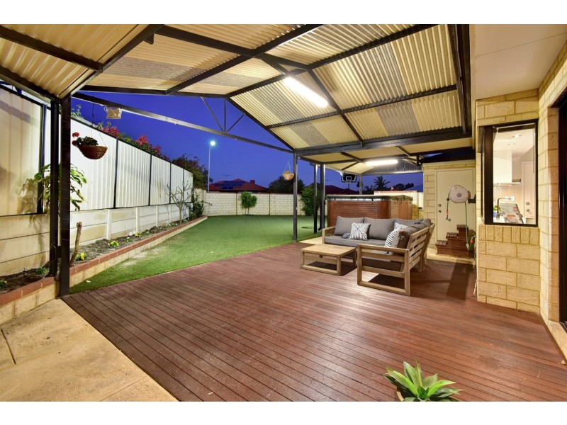 23 Allanbi Circle, Carramar WA 6031