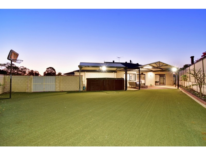 23 Allanbi Circle, Carramar WA 6031