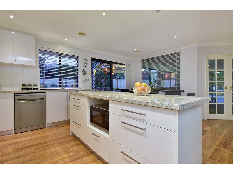 36 Strathalbyn Loop, Carramar WA 6031