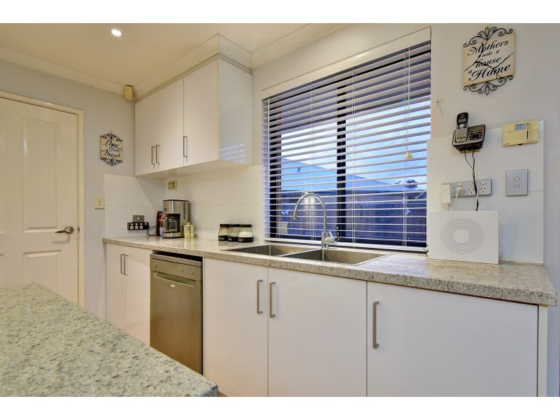 36 Strathalbyn Loop, Carramar WA 6031