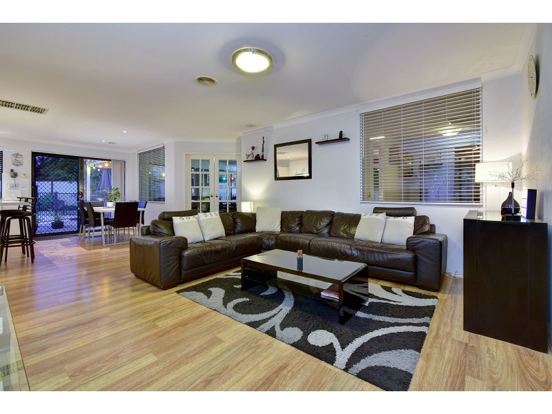 36 Strathalbyn Loop, Carramar WA 6031