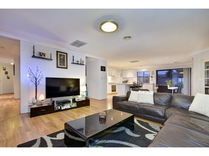 36 Strathalbyn Loop, Carramar WA 6031