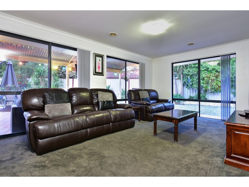 36 Strathalbyn Loop, Carramar WA 6031