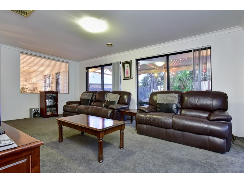 36 Strathalbyn Loop, Carramar WA 6031