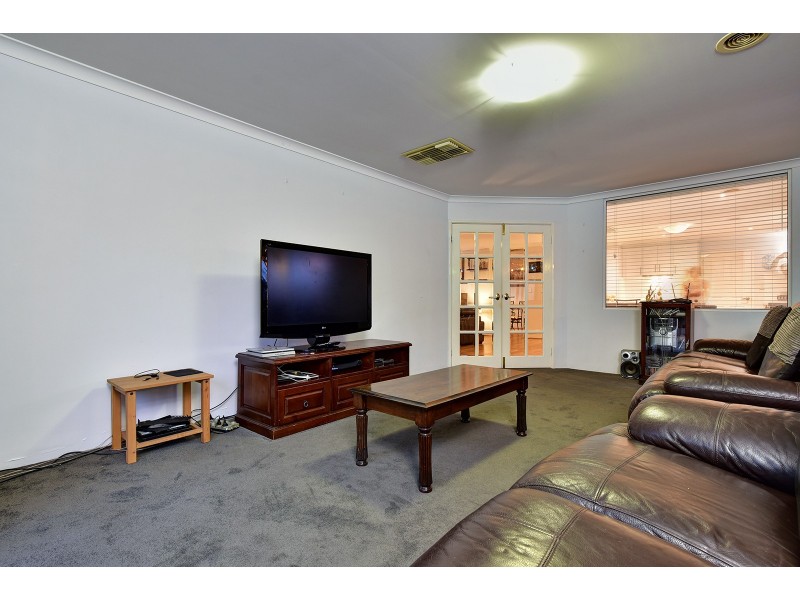 36 Strathalbyn Loop, Carramar WA 6031