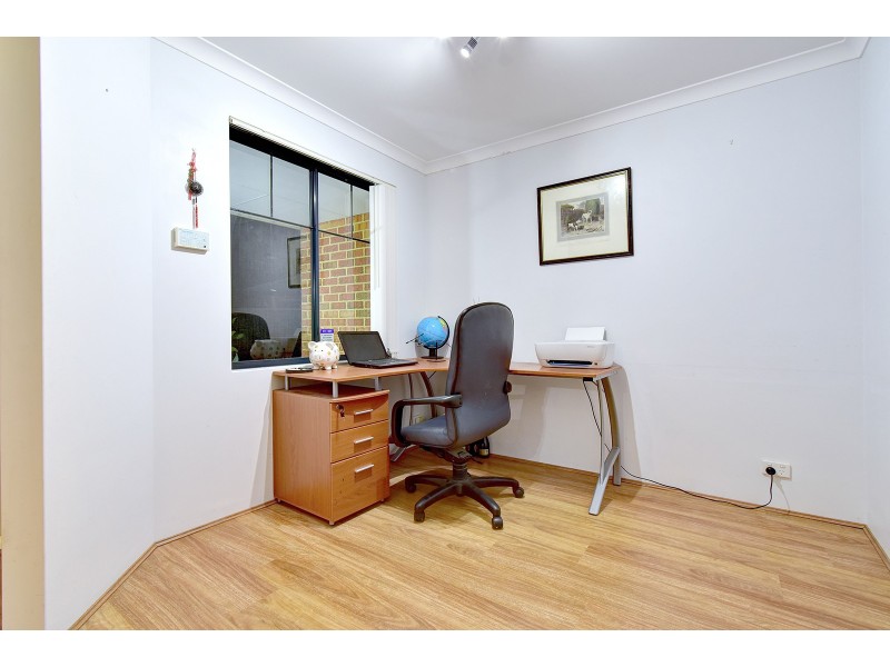 36 Strathalbyn Loop, Carramar WA 6031