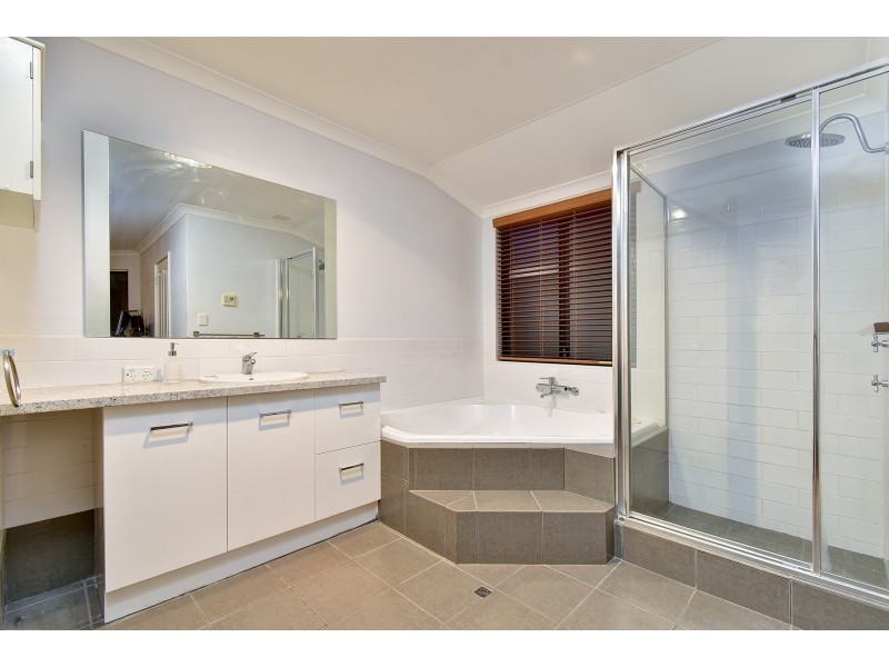 36 Strathalbyn Loop, Carramar WA 6031