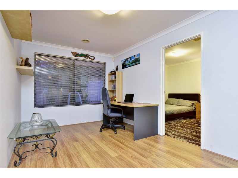 36 Strathalbyn Loop, Carramar WA 6031