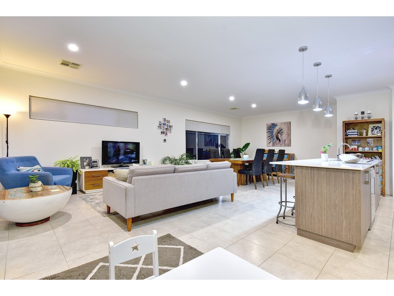 125 Boomerang Loop, Banksia Grove WA 6031