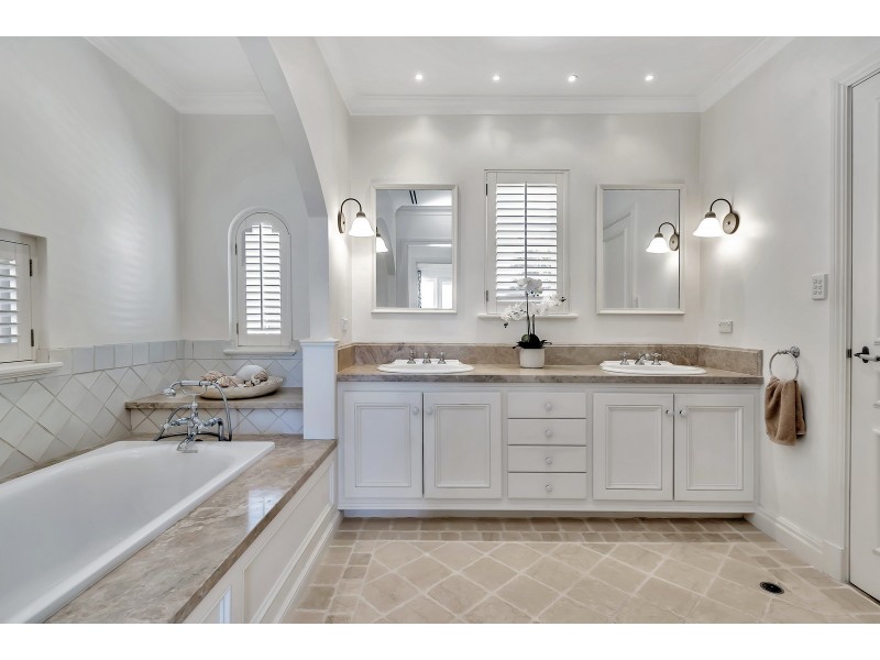 3 Halls Head Parade, Halls Head WA 6210