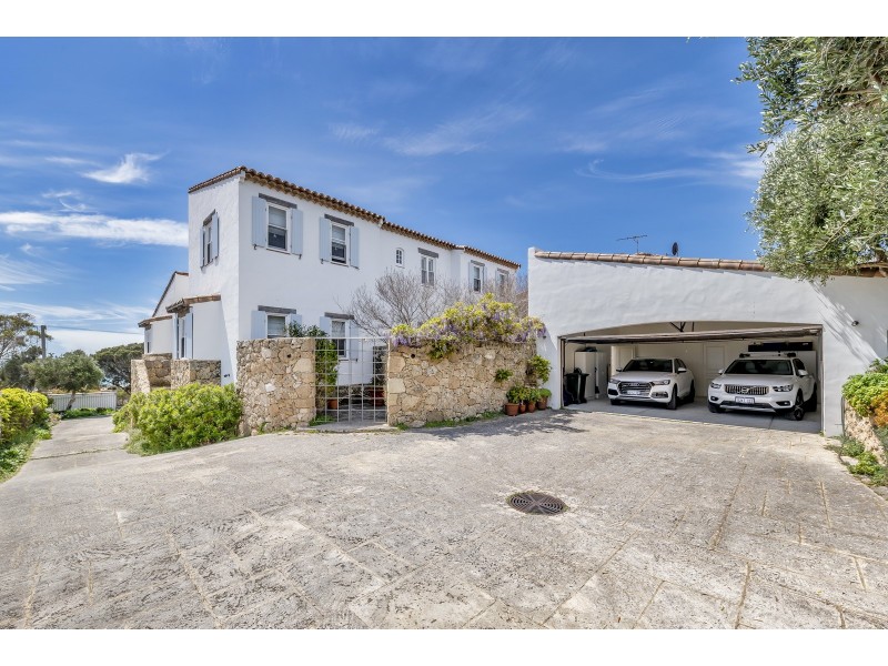 3 Halls Head Parade, Halls Head WA 6210