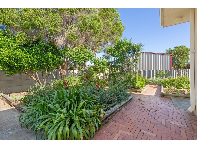 28 Travers Way, Swan View WA 6056