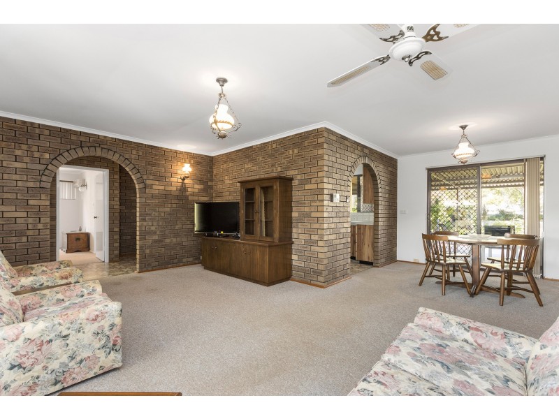 28 Travers Way, Swan View WA 6056