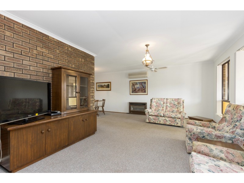 28 Travers Way, Swan View WA 6056