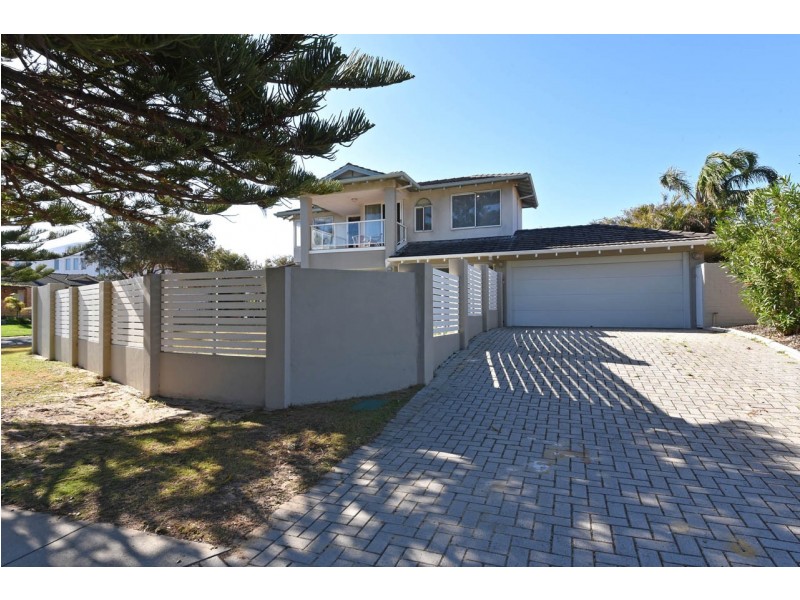 32 Broadbeach Boulevard, Hillarys WA 6025