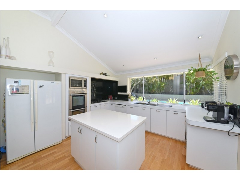32 Broadbeach Boulevard, Hillarys WA 6025
