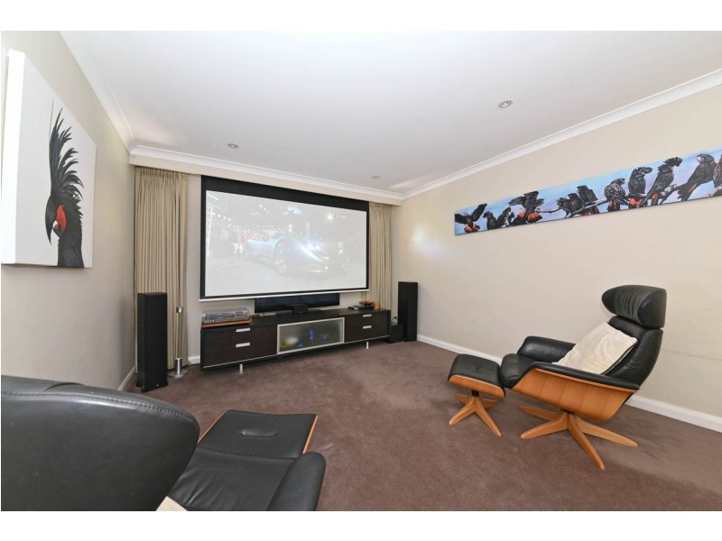 32 Broadbeach Boulevard, Hillarys WA 6025