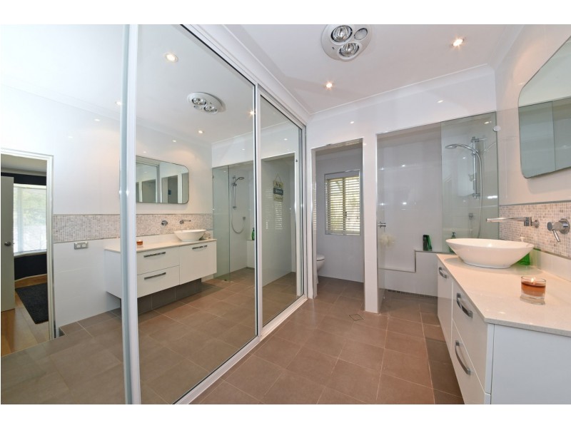 32 Broadbeach Boulevard, Hillarys WA 6025