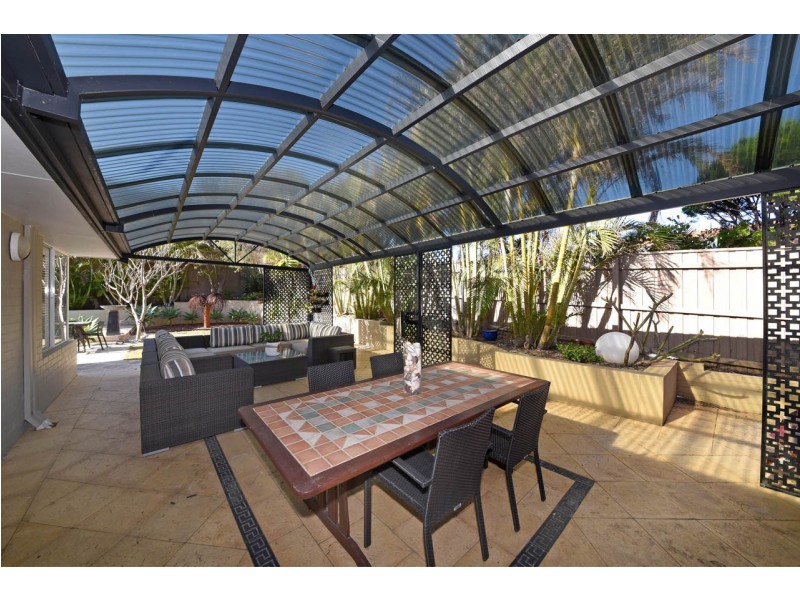 32 Broadbeach Boulevard, Hillarys WA 6025