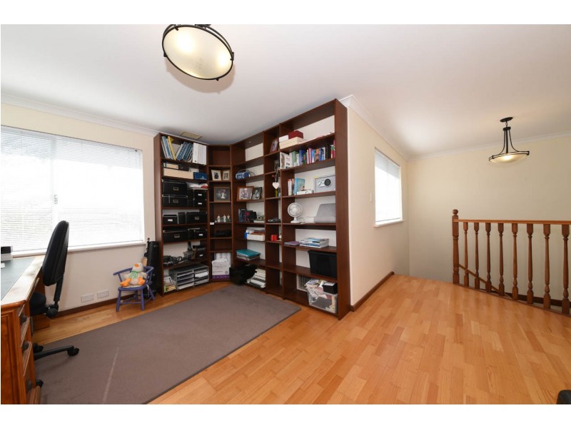 32 Broadbeach Boulevard, Hillarys WA 6025