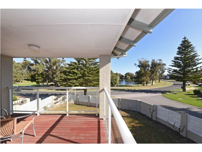 32 Broadbeach Boulevard, Hillarys WA 6025