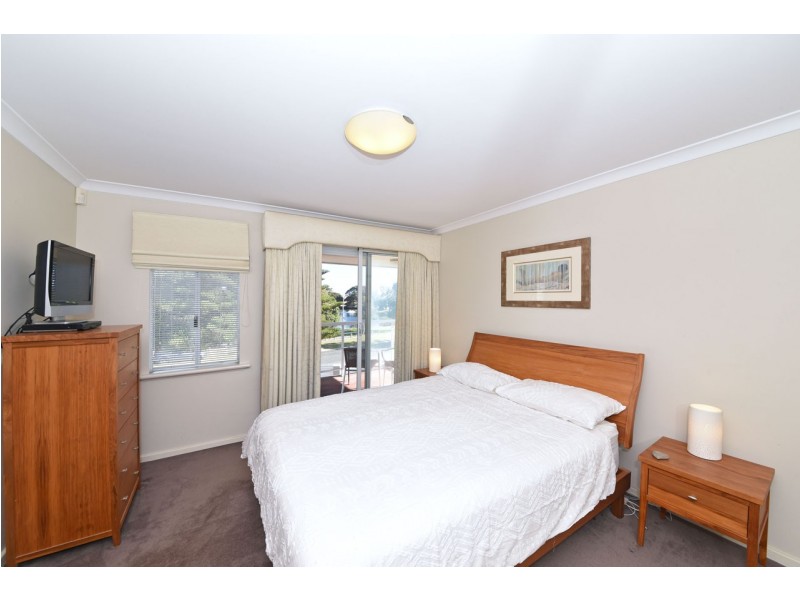 32 Broadbeach Boulevard, Hillarys WA 6025