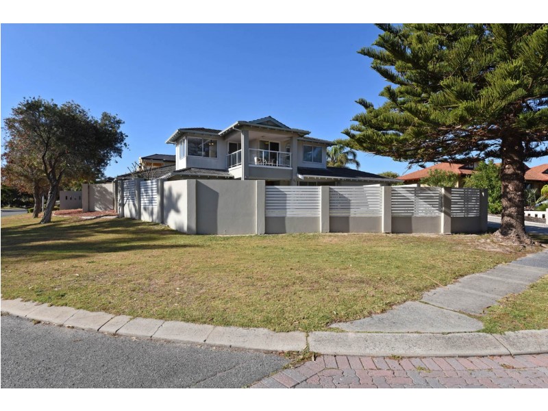 32 Broadbeach Boulevard, Hillarys WA 6025