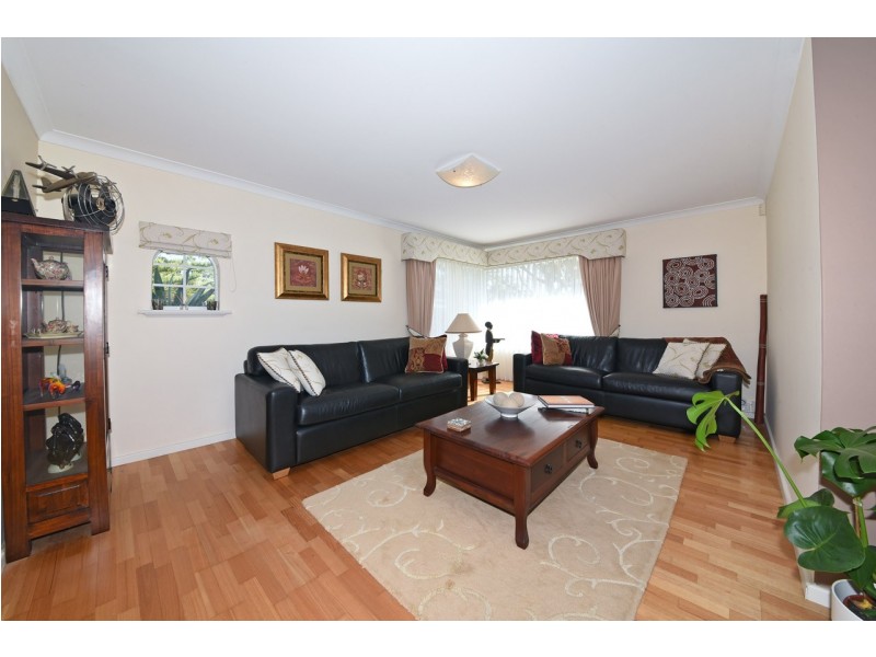 32 Broadbeach Boulevard, Hillarys WA 6025