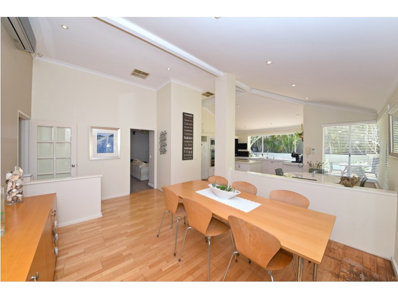 32 Broadbeach Boulevard, Hillarys WA 6025