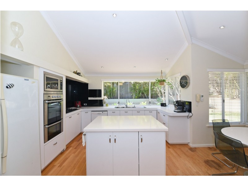 32 Broadbeach Boulevard, Hillarys WA 6025