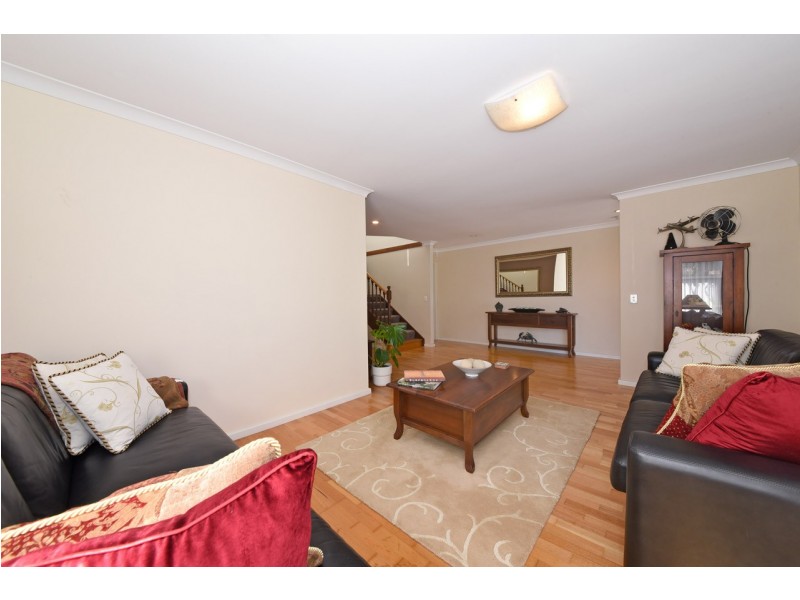 32 Broadbeach Boulevard, Hillarys WA 6025