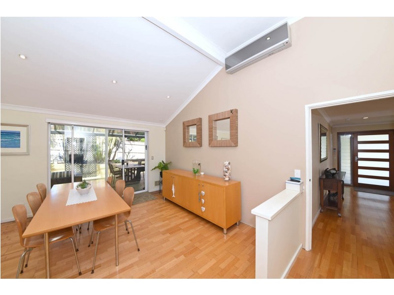 32 Broadbeach Boulevard, Hillarys WA 6025