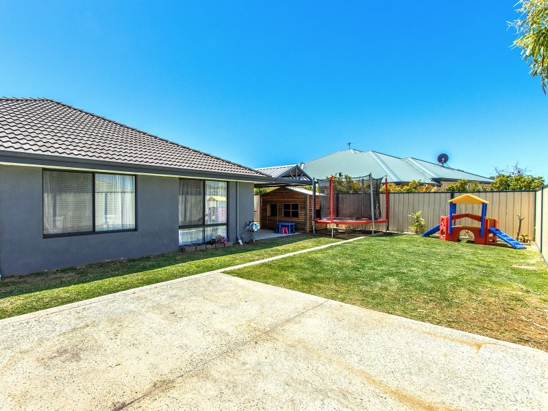 8 Kalbarri Crescent, Bertram WA 6167