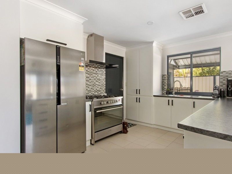 8 Kalbarri Crescent, Bertram WA 6167