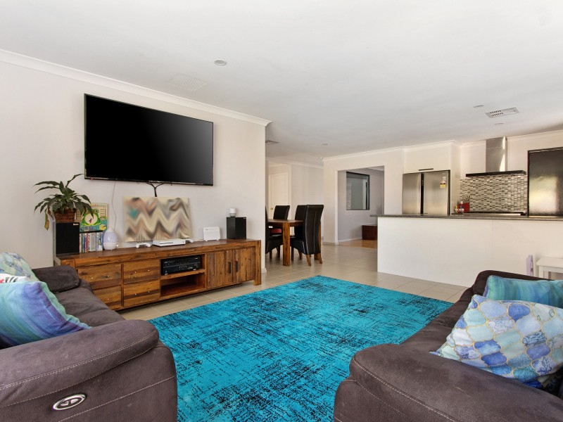 8 Kalbarri Crescent, Bertram WA 6167