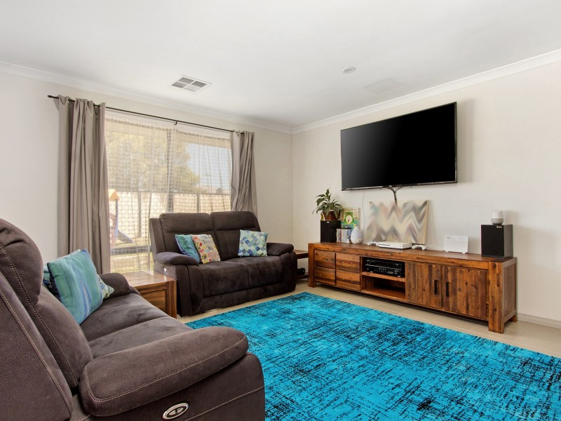 8 Kalbarri Crescent, Bertram WA 6167