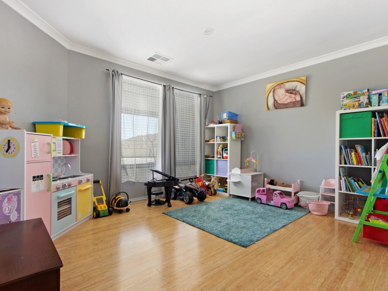 8 Kalbarri Crescent, Bertram WA 6167