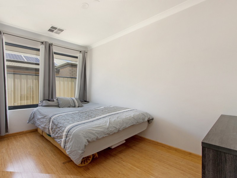 8 Kalbarri Crescent, Bertram WA 6167