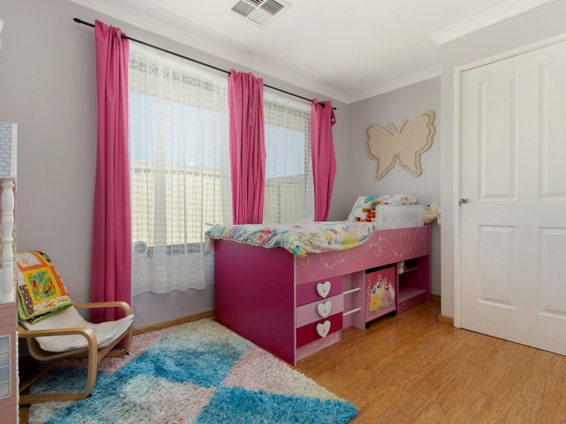 8 Kalbarri Crescent, Bertram WA 6167