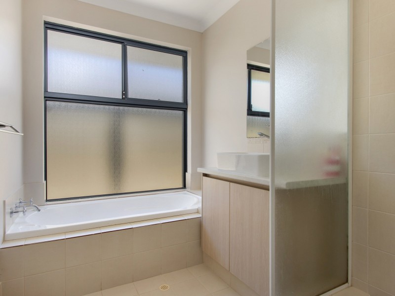 8 Kalbarri Crescent, Bertram WA 6167