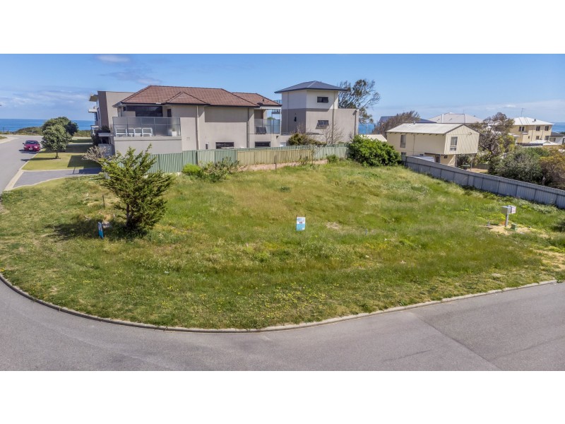 26 Sharland Street, Halls Head WA 6210