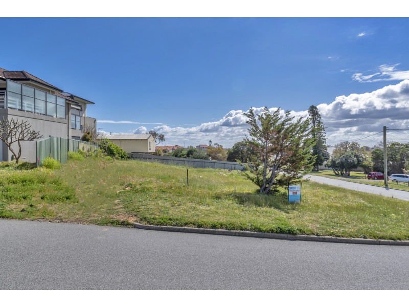 26 Sharland Street, Halls Head WA 6210