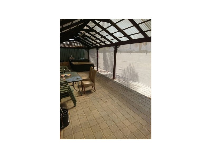 21 Chestnut Grove, Mirrabooka WA 6061