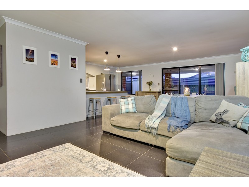 14 Dragonfly Road, Banksia Grove WA 6031