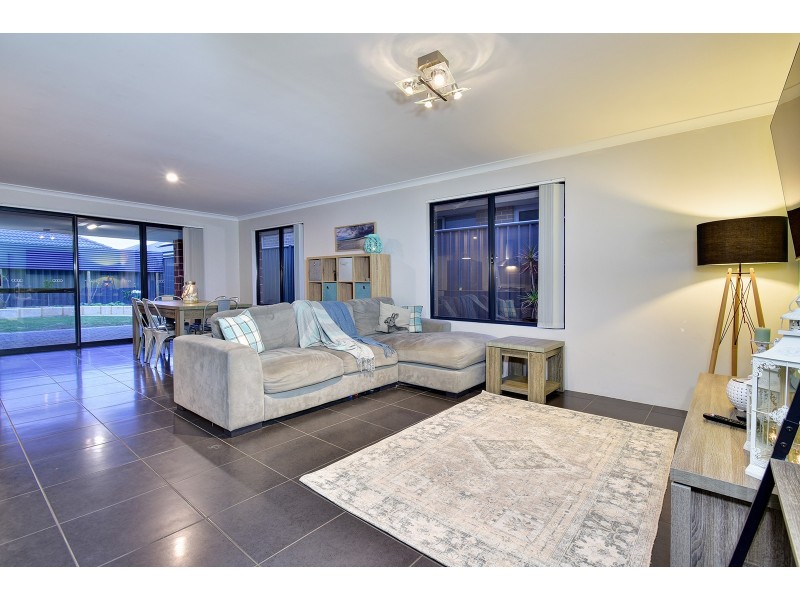 14 Dragonfly Road, Banksia Grove WA 6031