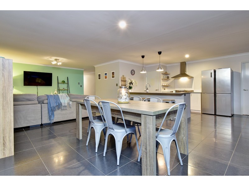 14 Dragonfly Road, Banksia Grove WA 6031