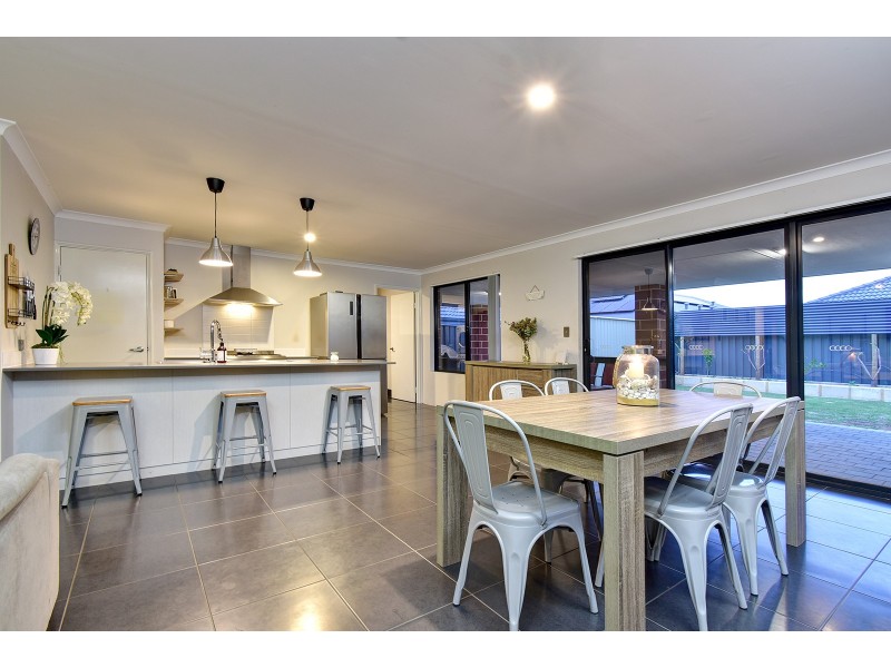 14 Dragonfly Road, Banksia Grove WA 6031