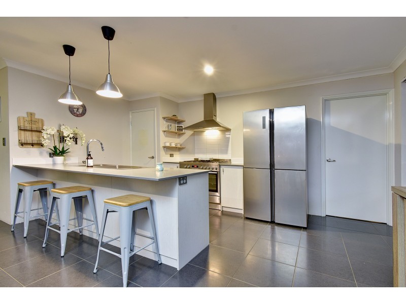 14 Dragonfly Road, Banksia Grove WA 6031