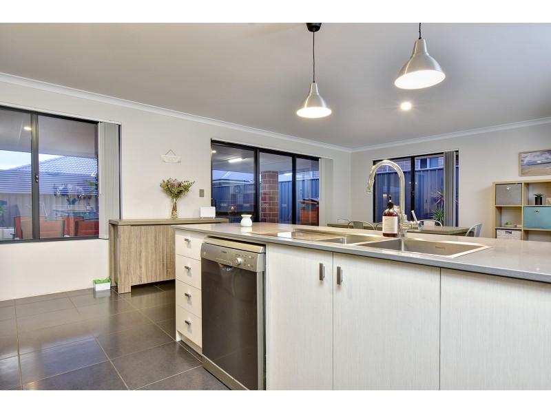 14 Dragonfly Road, Banksia Grove WA 6031