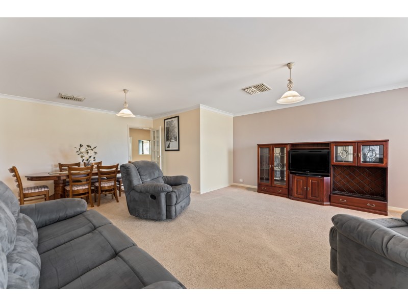 15 Tama Way, Pearsall WA 6065